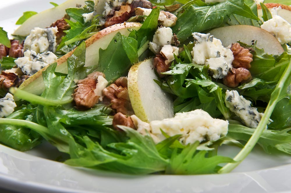 Chef salad with walnuts